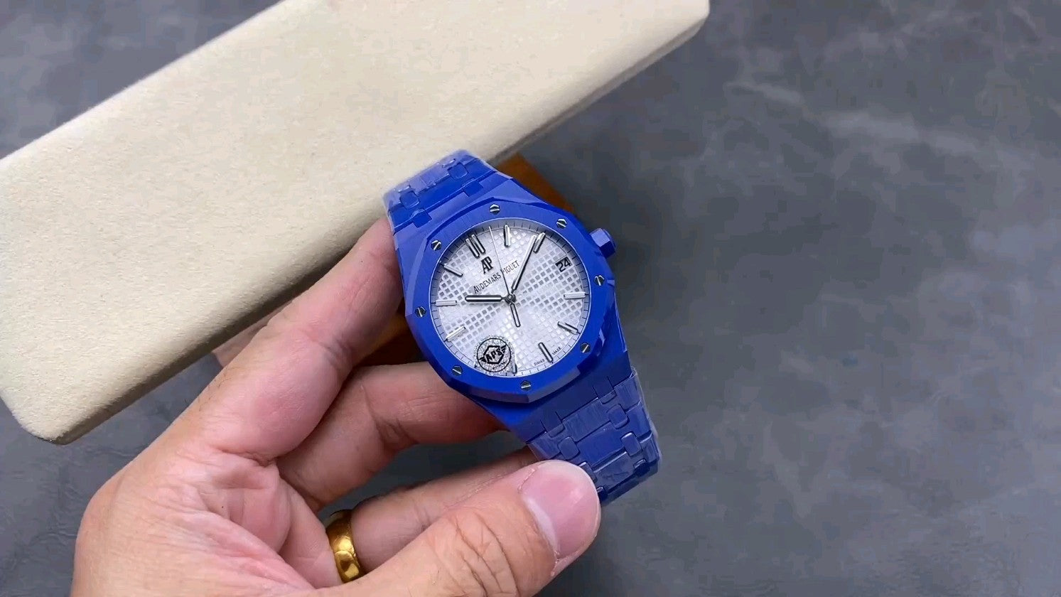 AP Royal Oak Jumbo Extra-Thin