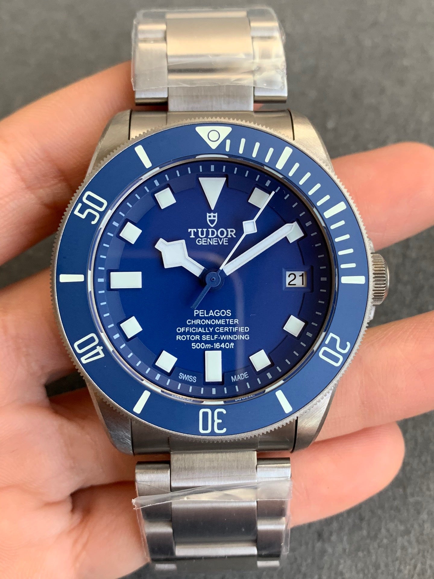 Pelagos | Titanio Esfera Azul con Brazalete y Correa de Caucho Adicional
