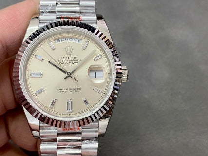 Day-Date 40mm | Oro Blanco y Esfera Champán con Diamantes Baguette